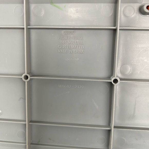 Fisher-Price Little People 2011 Wheelies Stow 'n Tow Garage - Picture 6 of 7